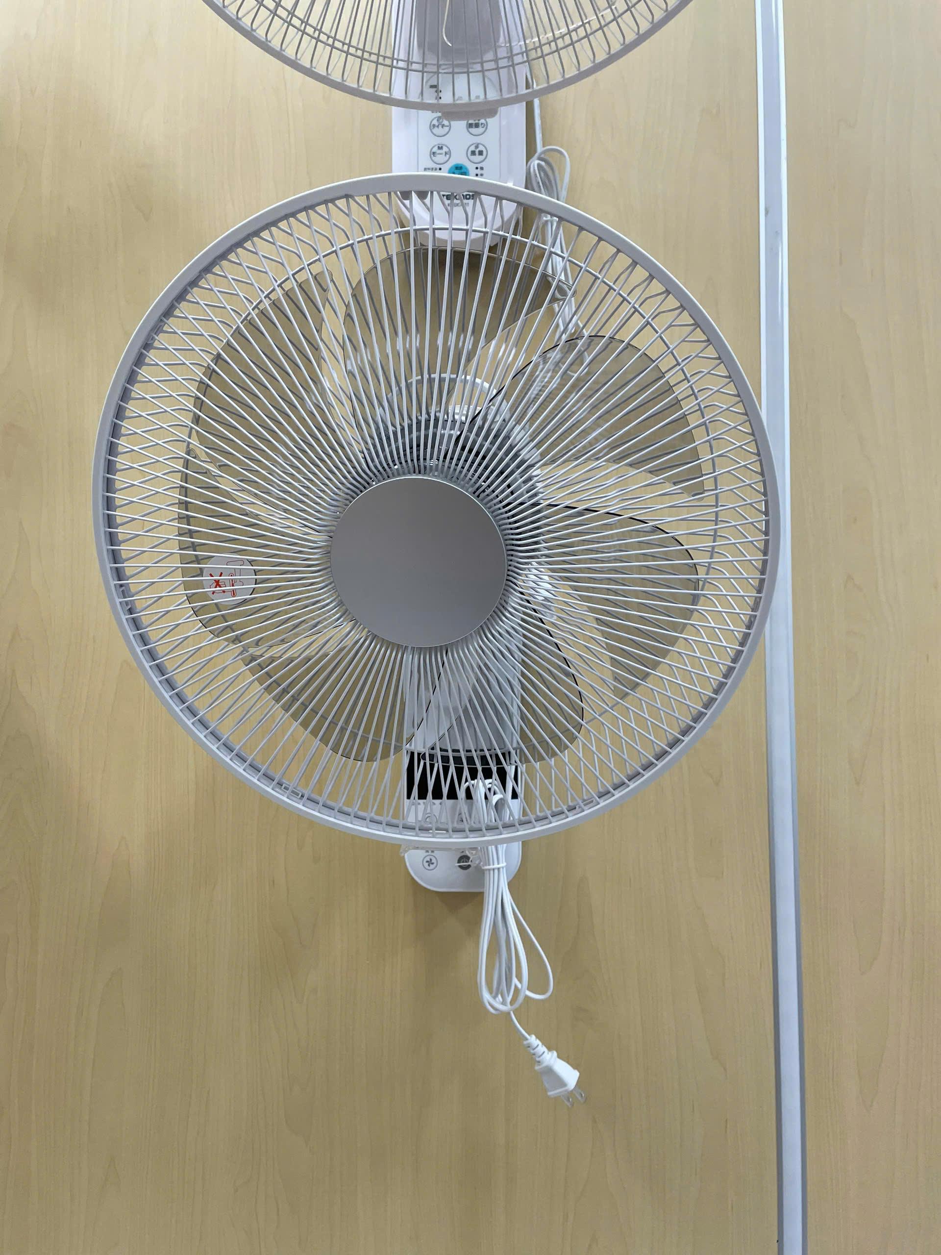 Quạt treo tường CNET CKDF308WH 2025