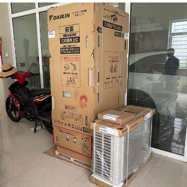 Máy nước nóng trung tâm Daikin EQN37XV dung tích 370L