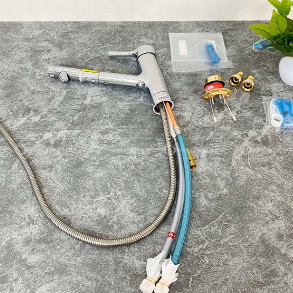 Vòi chậu rửa TOTO TKS05305JA đầu vòi rút 45cm model 2023