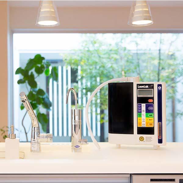 Máy lọc nước ion kiềm Kangen LeveLuk SD501 với 7 tấm điện cực