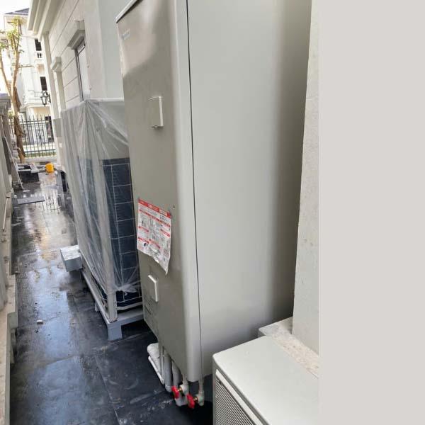 Máy nước nóng trung tâm Daikin EQN37YV dung tích 370L Model 2024~2025